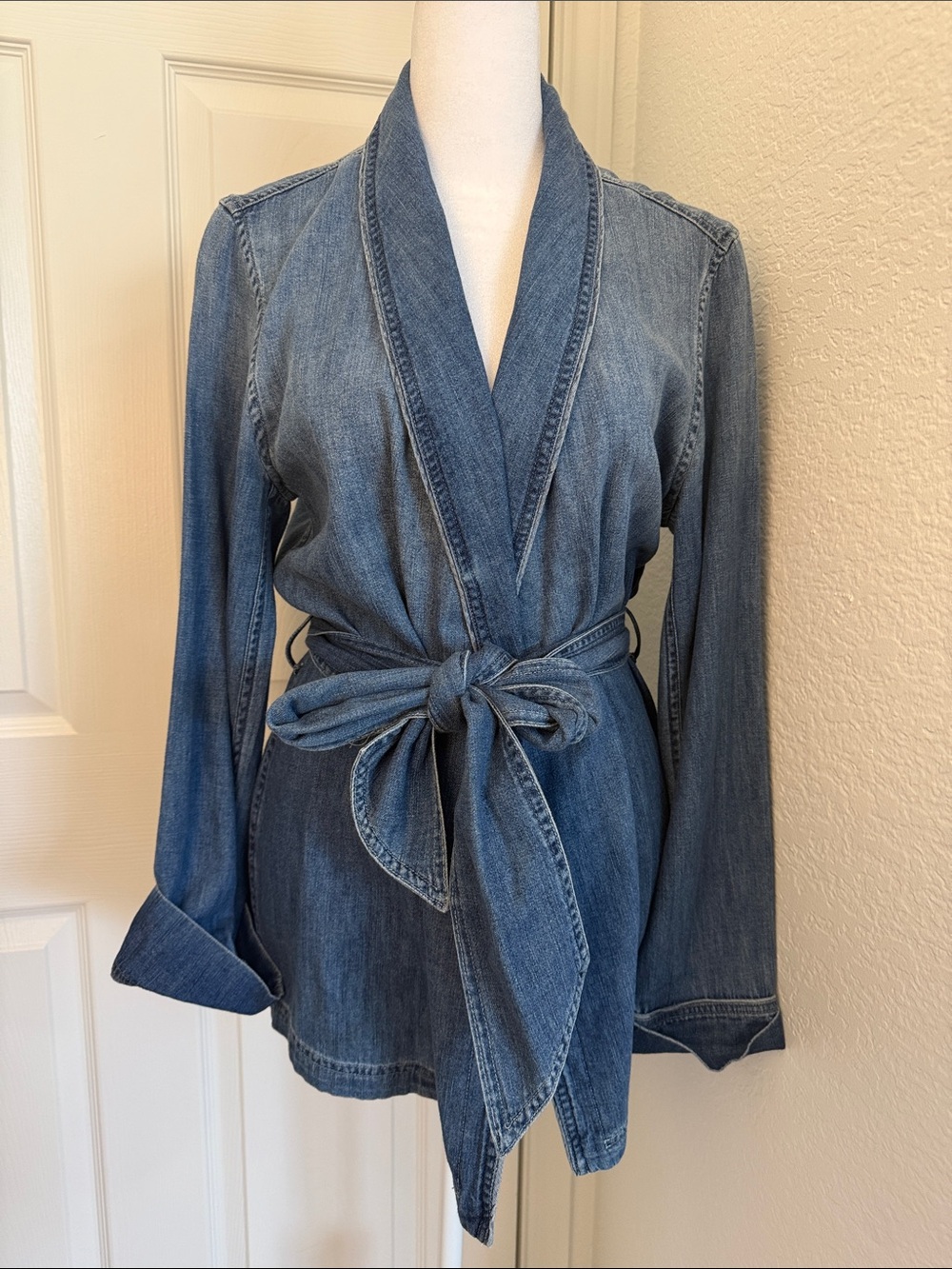 [new inventory] EQUIPMENT FEMME BLUE DENIM WRAP JACKET EUC